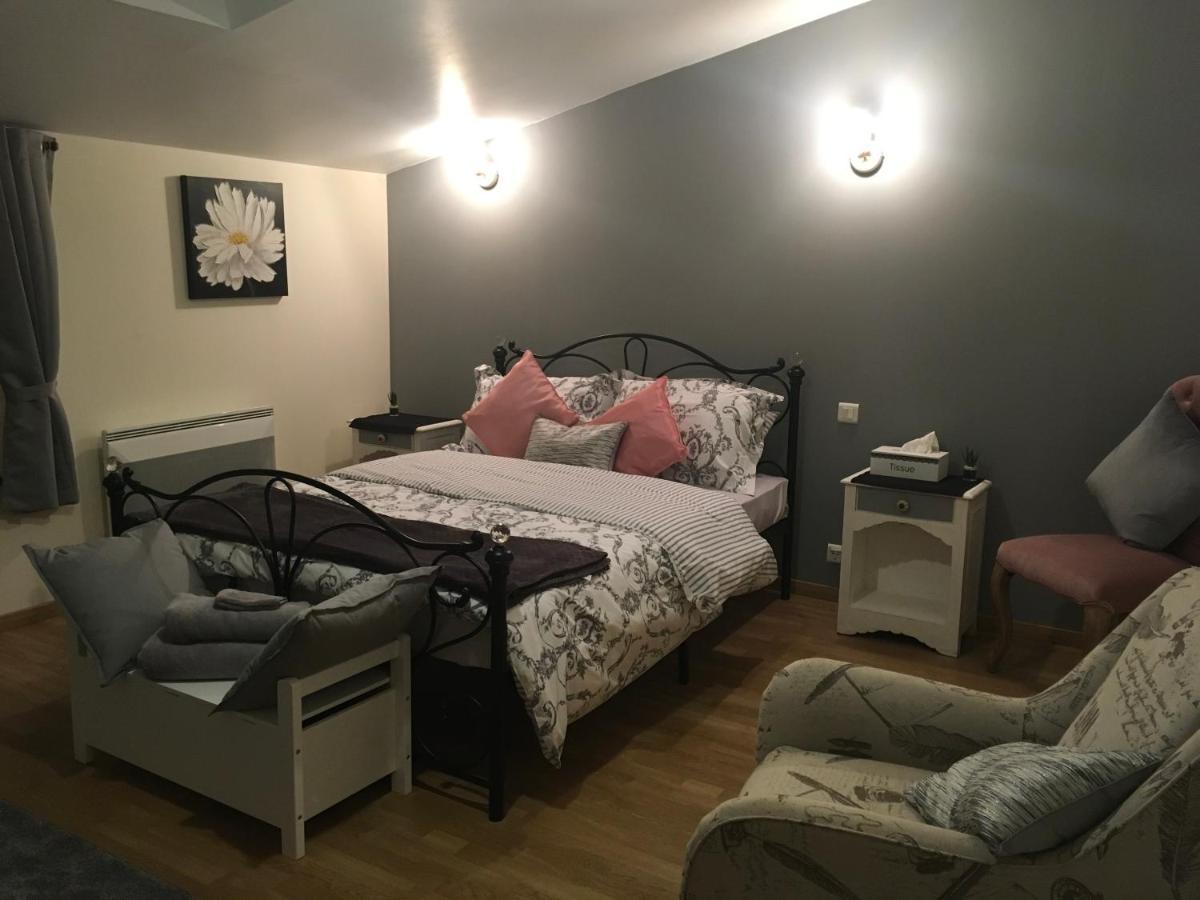 Bed and Breakfast Gorilla’s Nest Nouic Esterno foto
