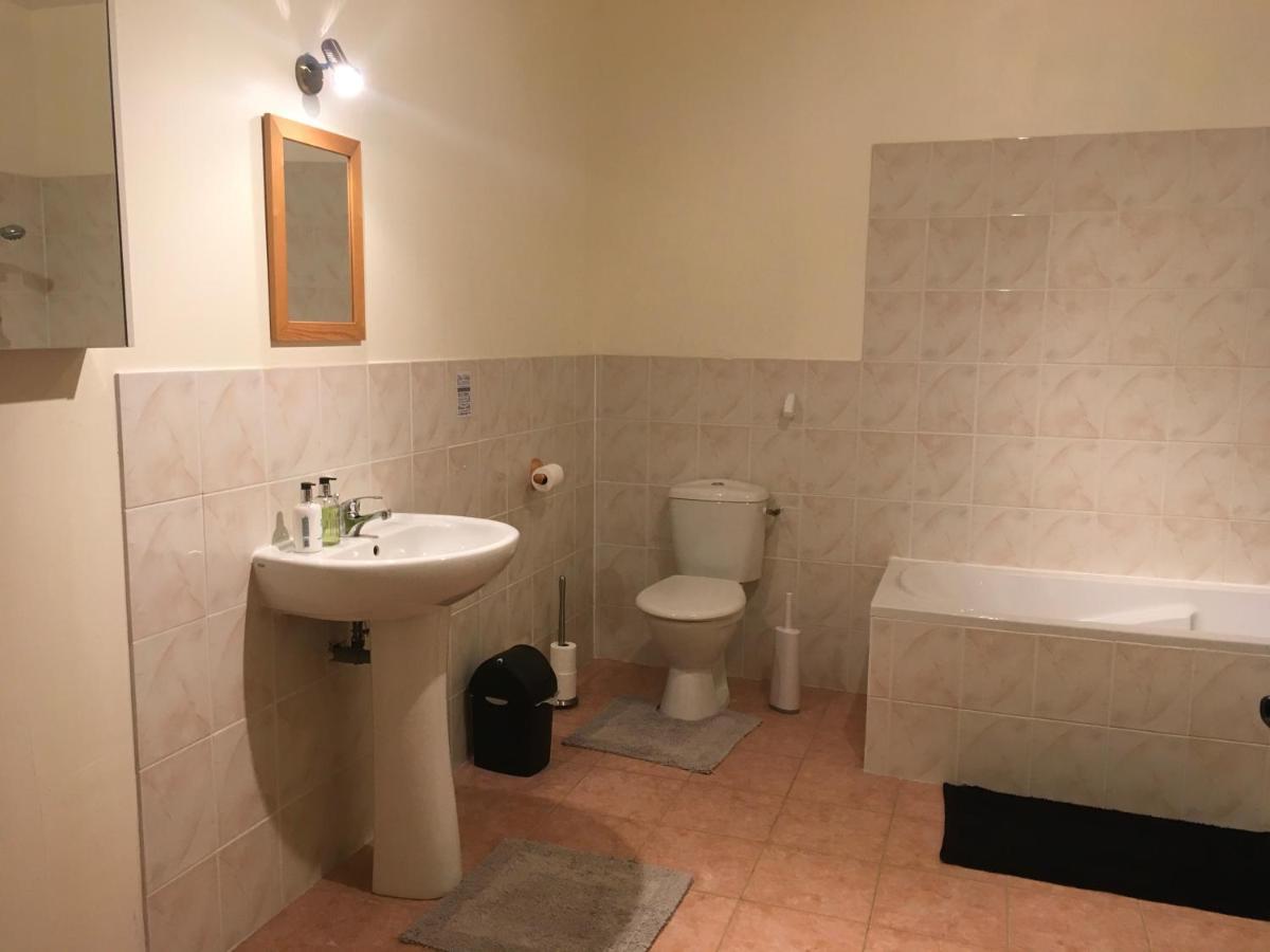 Bed and Breakfast Gorilla’s Nest Nouic Esterno foto